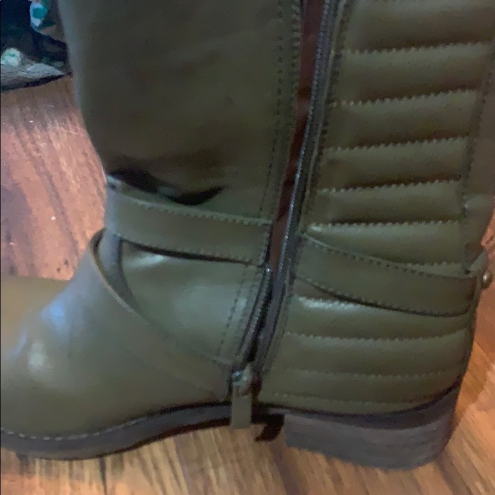 Boots - Picture 2 of 4